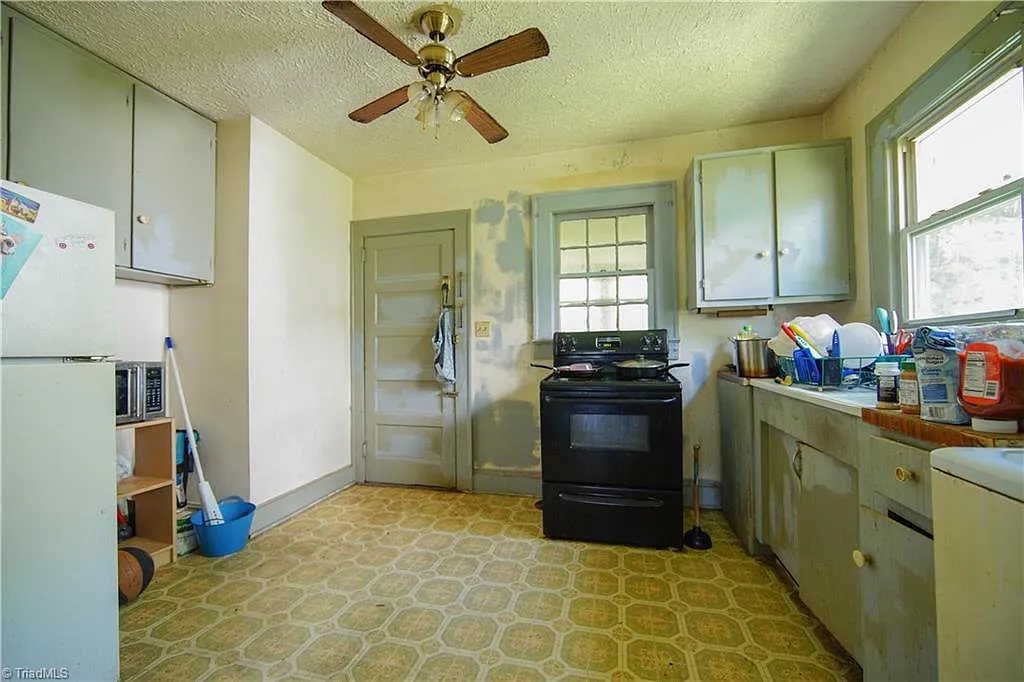 Before: Certainty When the Auction Clock Was Running — detail